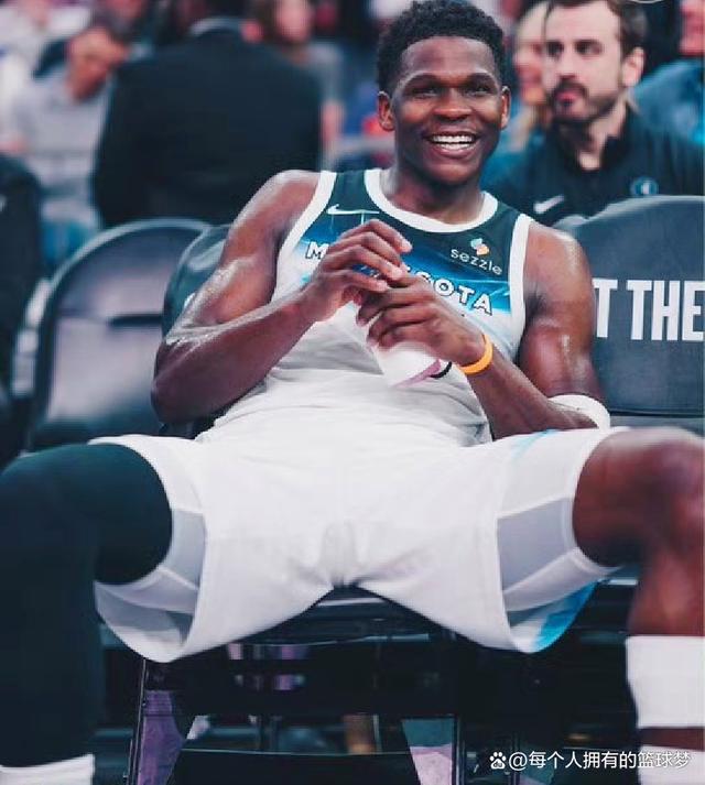 黄蜂青年天才击溃勇士，安东尼-爱德华兹大放异彩的简单介绍