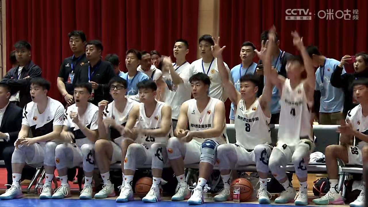 包含青海男篮保持稳定表现奋力争取晋级的词条