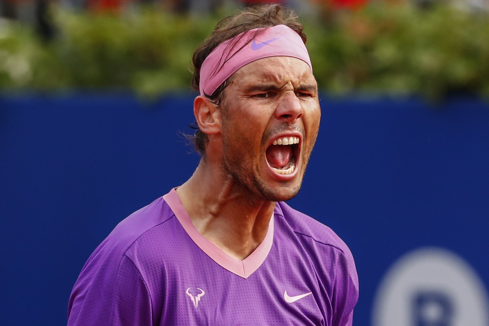 纳达尔在巴塞罗那比赛中惊险取胜，突破纪录引发热议！