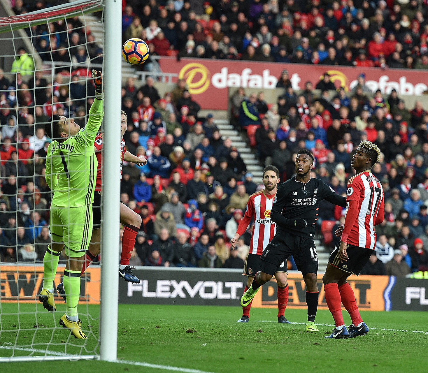 姆巴佩回归赛场，挺进下一轮首场状态亮眼，加拿大队观众沸腾！的简单介绍