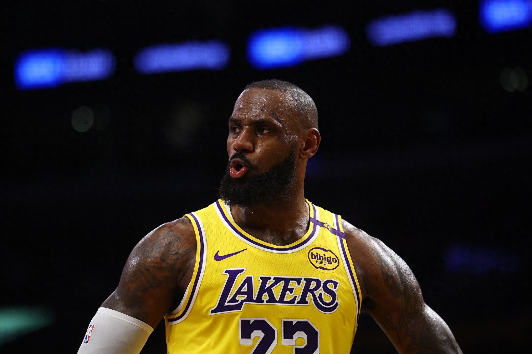 詹姆斯连续三场比赛得分超过重要助攻，法国队不断突破！